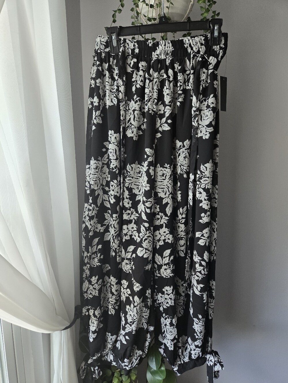 NWT Alice Blue Floral Balloon Harem Pants Black White Wide Leg Tie Cuff Medium